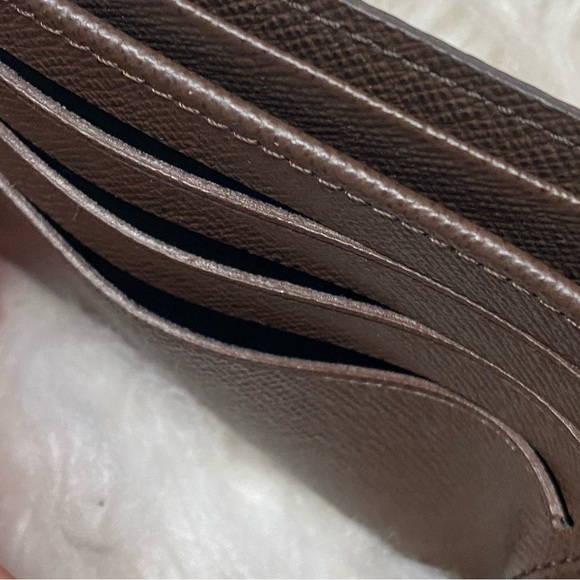 💕💕💕SOLD💕💕💕

🤩🤩🤩LV MENS BIFOLD WALLET DE🤩🤩🤩 - Picture 14 of 15